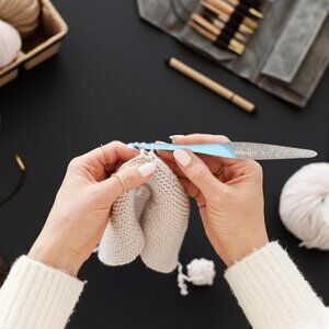 NWT - (1) -Ommi Ergonomic Handle Crochet Hooks | Handcrafted 7’’ Crochet Hook